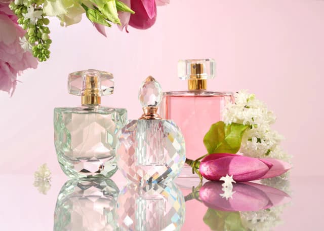 Co jest mocniejsze: woda toaletowa czy perfumowana? Sprawdź różnice! Co jest mocniejsze: woda toaletowa czy perfumowana? Sprawdź różnice!